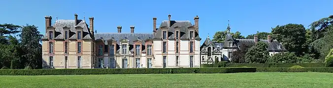 Schloss Thoiry, Vorderansicht