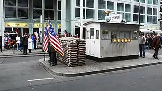 Nachbildung der ersten amerikanischen Kontrollbaracke, 2007