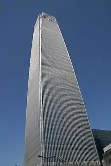 Turm 3 des Komplexes, 330&nbsp;Meter hoch