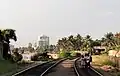 Eisenbahnlinie Coastal Line am Mount Lavinia Beach