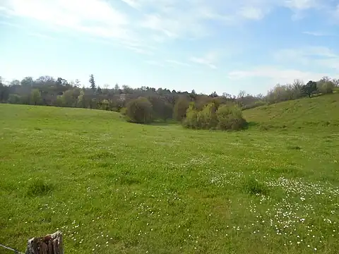 Blick ins Trockental Combe Falide beim Schloss Montcheuil (Saint-Martial-de-Valette)