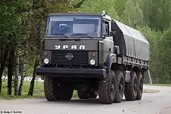 Ural-5323 mit Standardaufbau bei einer russischen Militärmesse (2017)