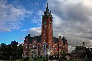 Das Delaware County Courthouse in Manchester, seit 1981 im NRHP gelistet