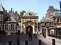Den Haag, historische Stadtsilhouette, Eingang Nationales Regierungszentrum
