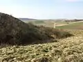 Blick auf den Halsgraben im Norden.