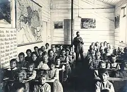 Deutsche Volksschule im Lager