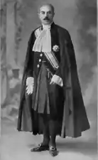 Domenico Napoleone Orsini (1868–1947), 19.&nbsp;Herzog von Gravina, im Ornat des Fürst­assis­tenten des Päpstlichen Throns