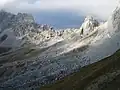 Übergang Drusentor (2341&nbsp;m&nbsp;ü.&nbsp;M.) zwischen den Drei Türmen (links) und der Sulzfluh