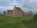 Der Burghof aus südwestlicher Sicht. Im Vordergrund das Silver House, rechts dahinter die Kapelle.