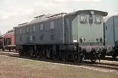 DB 152 022, zuvor Heizlok in Lörrach, stand noch lange nach ihrer Ausmusterung in Offenburg (1985). Sie war – abgesehen von der Museumslok – die letzte erhaltene E 52.