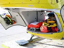 Heck eines RTH mit Krankentrage und Alpinausrüstung