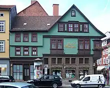 Die Stadtapotheke wurde in den ersten vier Staffeln von Johannes Kleist geführt