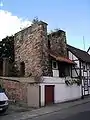Umgenutzter Mauerturm am Bäckerwall