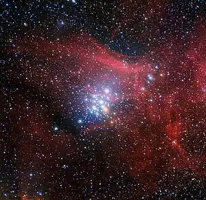 Aufnahme des Sternhaufens NGC 3293 und der umgebenden, rötlich erscheinenden HII-Region Gum 30 / RCW 51 mit dem MPG/ESO-2,2-m-Teleskop.