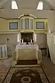 Chorseite mit Altar und Emporenkanzel