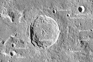 Eudoxus mit Nebenkratern (LROC-WAC)