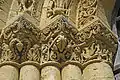 Hauptportal, Kapitelle links innen