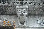 Échebrune – St-Pierre, Kragstein unter Gesims, Monster
