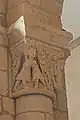 Pfarrkirche Saint-Sornin, Kapitell. 2 Menschen ringen, Rankenwerk, Tier