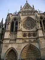 Kathedrale von Reims, Nordquerhaus um 1240, Turmöffnungen und Rosenfenster Gothique classique