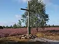 Gipfelkreuz auf dem Faßberg (92&nbsp;m über NHN)