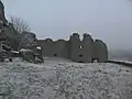 Der Batterieturm vom Burghof aus gesehen.