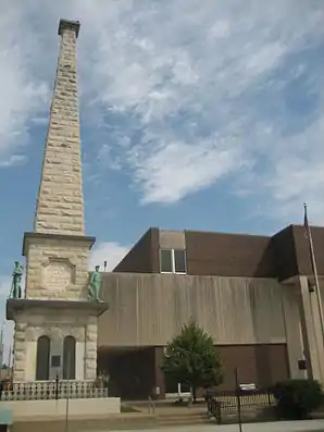 Stephenson County Courthouse und Soldier’s Monument, seit 1998 im NRHP gelistet