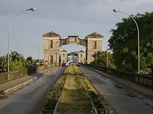 Brasilianisch-uruguayische Grenze bei Río Branco/Jaguarão, Brückentor nach Uruguay
