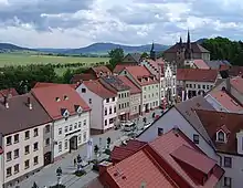 Marktplatz Geisa mit Blick Richtung Gangolfiberg