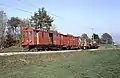 Der Gem 4/4 121 wurde 1979 an die GFM vermietet, hier führt er einen Bauzug bei Vaulruz Sud.