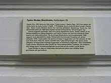 Schild am Eingang der Deutschen Schule Stockholm, 2012.