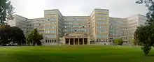 Süd-Fassade des Poelzig-Baus der Goethe-Universität Frankfurt am Main, erbaut als I.G.-Farben-Haus