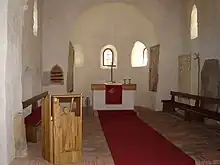 Kircheninneres nach Osten