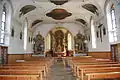 Innenansicht der Kirche mit Blick auf den Altar