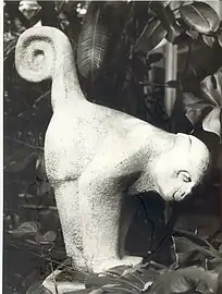 Großer Wollaffe (1971), Betonguss, 100&nbsp;cm hoch, Tropenhaus der Stadthalle in Chemnitz
