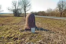 Halbmeilenstein an der B&nbsp;80 westlich von Lüttchendorf