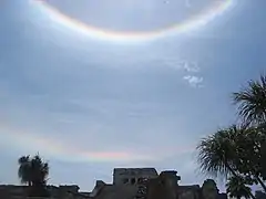 Umschriebener Halo und Zirkumhorizontalbogen in Tulum (Mexiko) am 21.&nbsp;Mai 2008