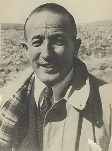 Schwarz-Weiß-Porträtfoto von Hans Beyth