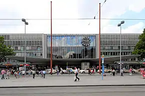 Außenansicht des Empfangsgebäudes (2019 abgerissen)