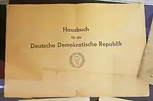 Altes Wappen auf einem Hausbuch