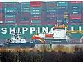 Mehrzweckschiff Neuwerk vor der CSCL Indian Ocean; im Vordergrund die Fahrwassertonne 116