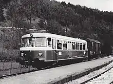 MAN-Schienenbus der Hohenzollerischen Landesbahn im Einsatz als gemischter Zug, 1985