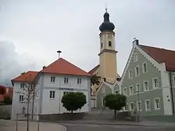 Rathaus und Kirche