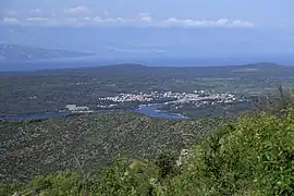 Blick von Südwesten auf Stari Grad und den Westteil der Ebene
