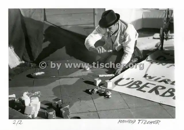 JBA-F 92830; zwei der 22 Fotografien aus der Beuys-Aktion, um die sich der Rechtsstreit 2009 entzündete.