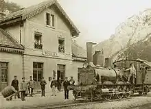 Bahnhof mit Lokomotive «Doubs», um 1885