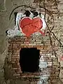 Stuckkartusche mit Graffiti