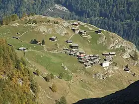 Blick vom Jungtal (2387 m ü. M.) auf die Siedlung Jungen (1960 m ü. M.)