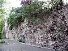 Reste der Römermauer am Mühlenbach