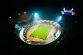 Die erste Heimpartie des Odisha FC im Kalinga Stadium der ISL gegen den Jamshedpur FC im Dezember 2019. Dahinter liegt das erleuchtete Hockeystadion.